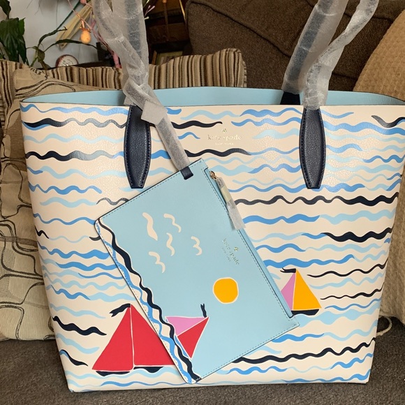 Authentic KATE SPADE Reversible Leather Sail boat print Tote/removable wristlet - Picture 3 of 14